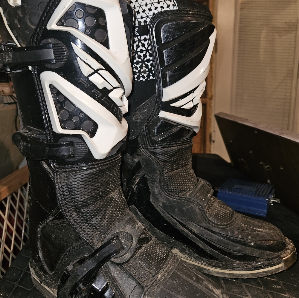 Racing Boots - Picture 4 of 5